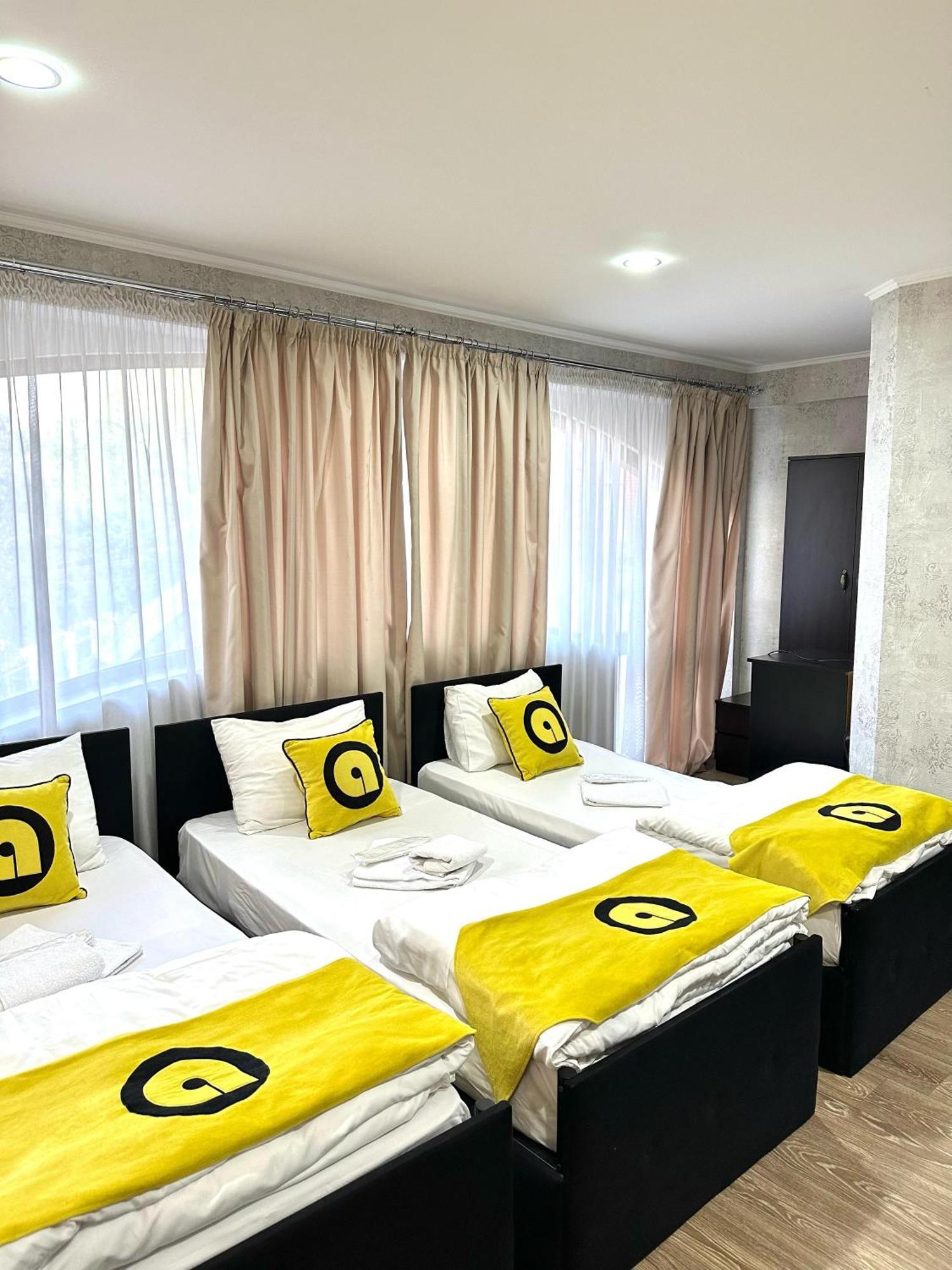 Aura Plaza Hotel Тбилиси Экстерьер фото