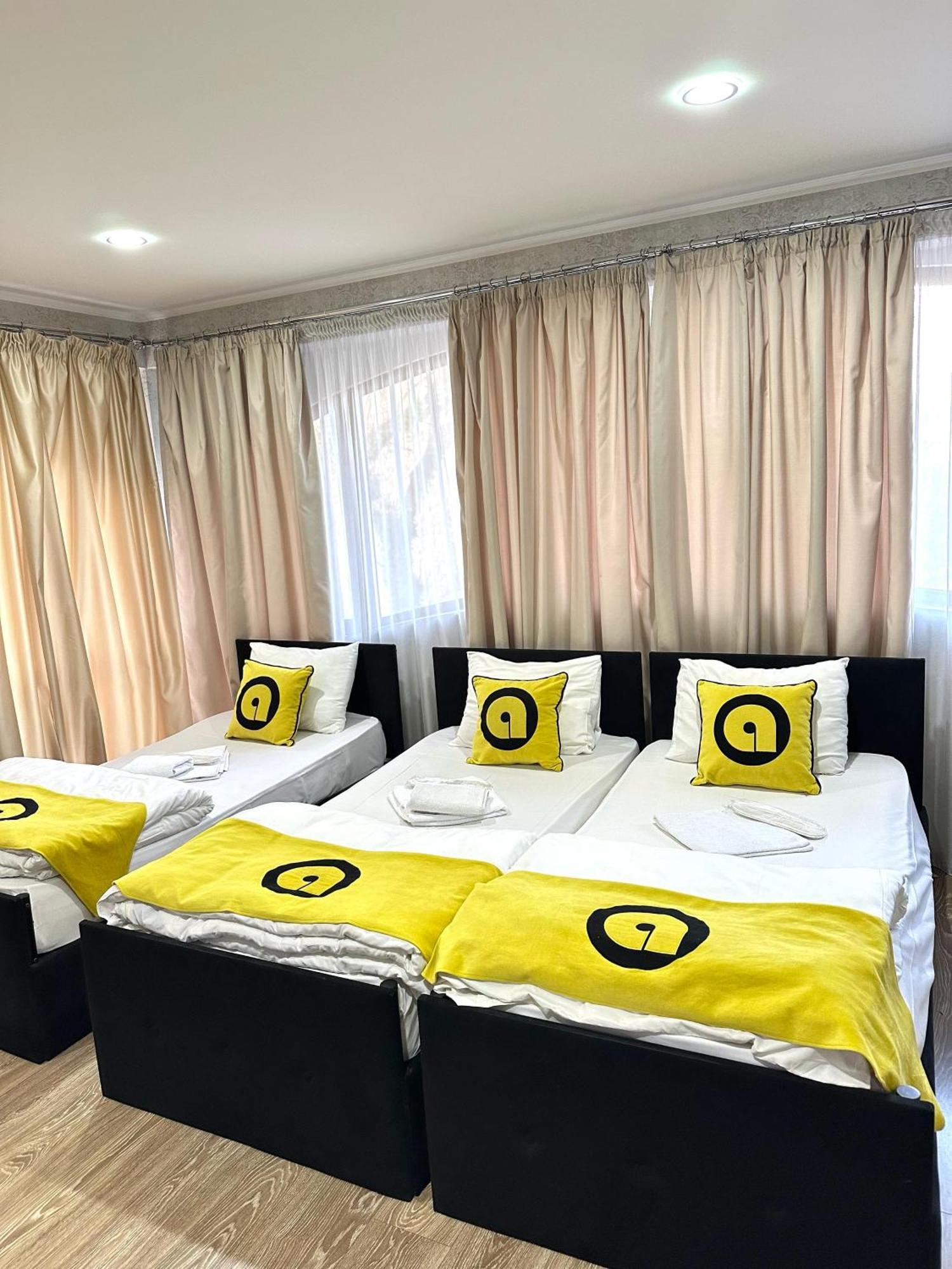 Aura Plaza Hotel Тбилиси Экстерьер фото