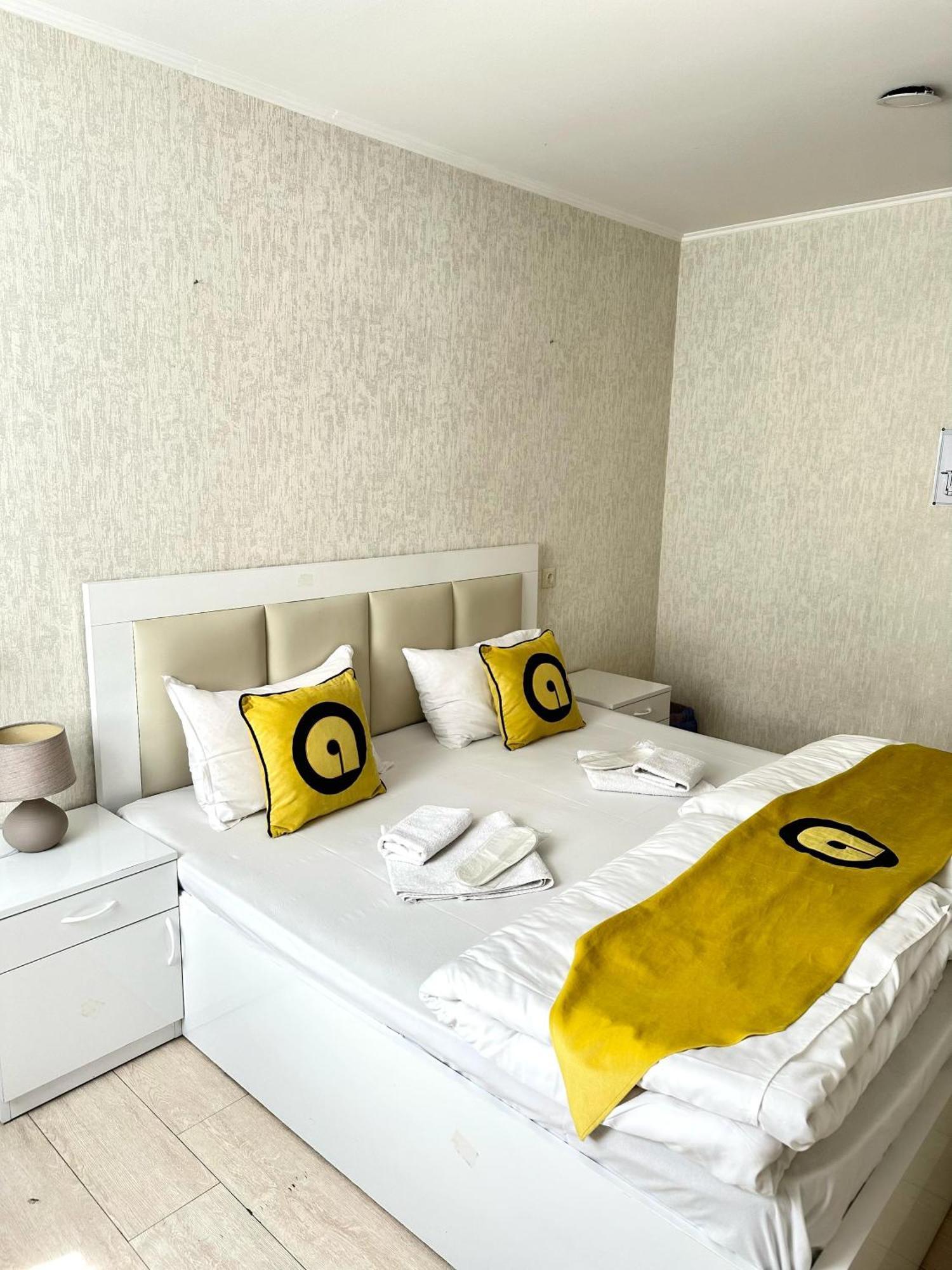 Aura Plaza Hotel Тбилиси Экстерьер фото