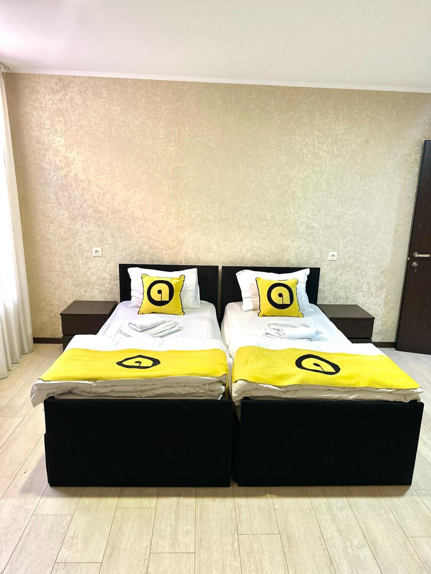 Aura Plaza Hotel Тбилиси Экстерьер фото