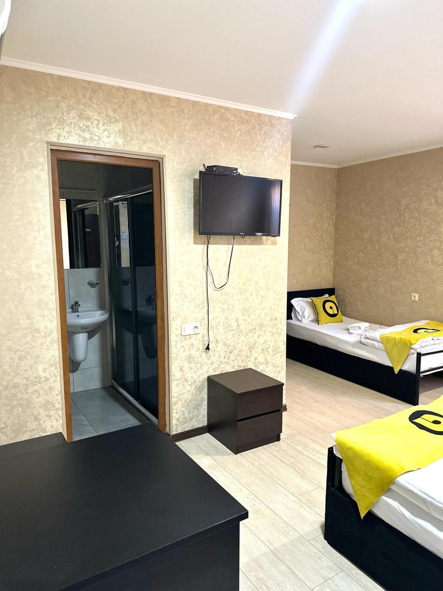 Aura Plaza Hotel Тбилиси Экстерьер фото