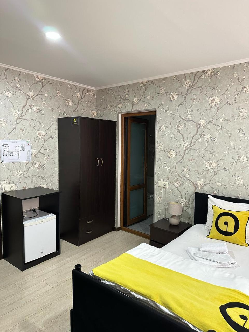 Aura Plaza Hotel Тбилиси Экстерьер фото
