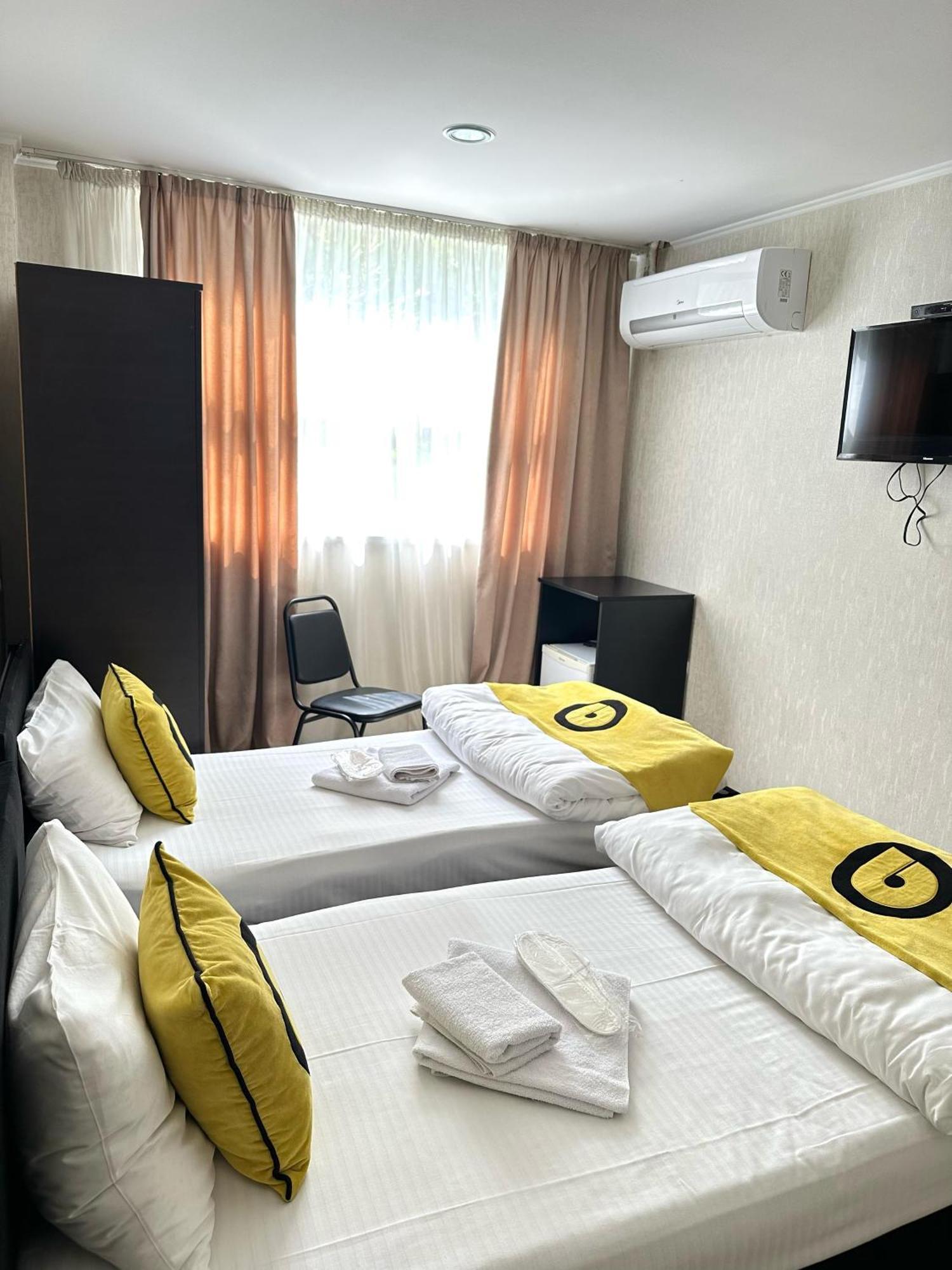 Aura Plaza Hotel Тбилиси Экстерьер фото