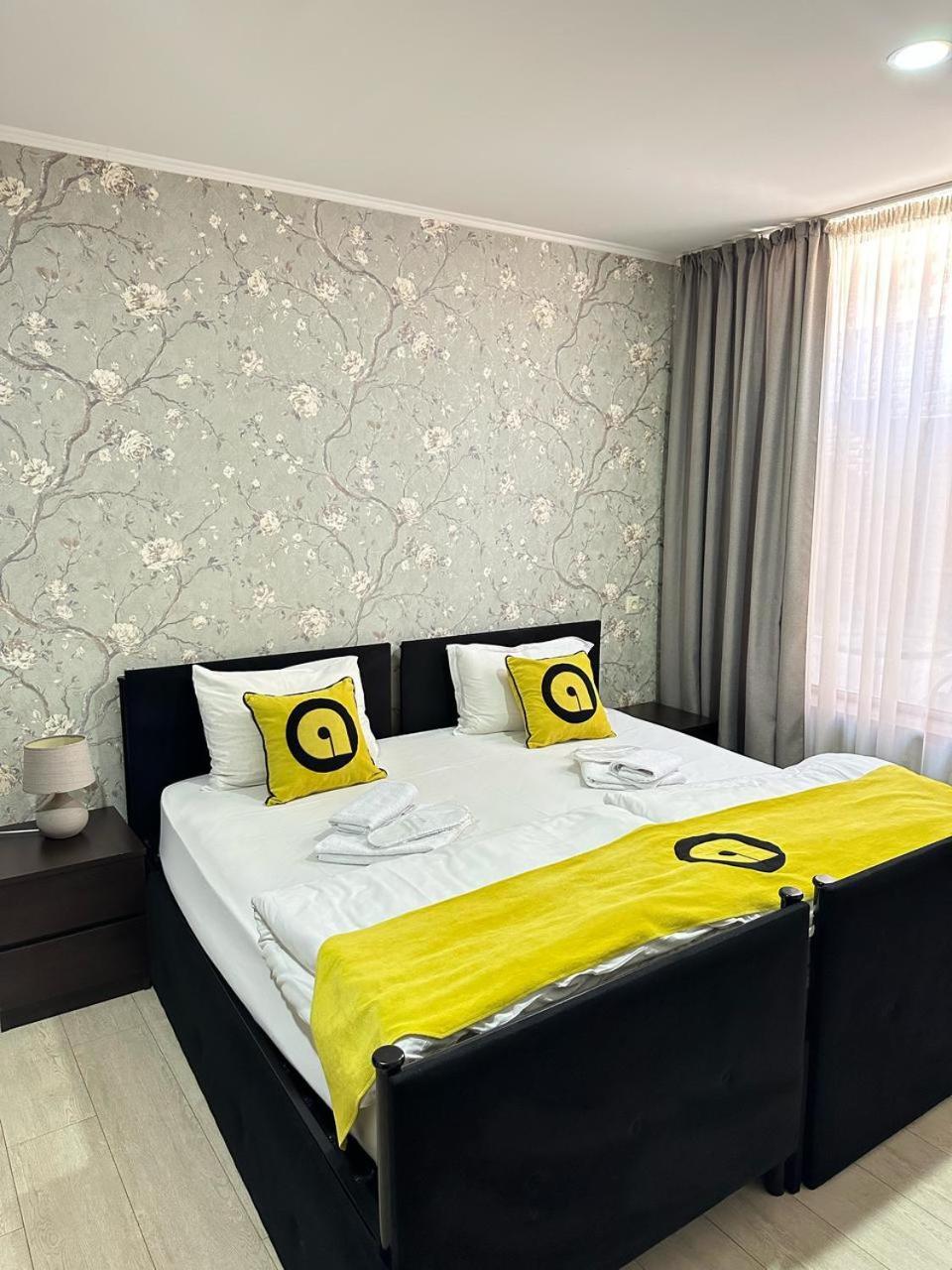 Aura Plaza Hotel Тбилиси Экстерьер фото