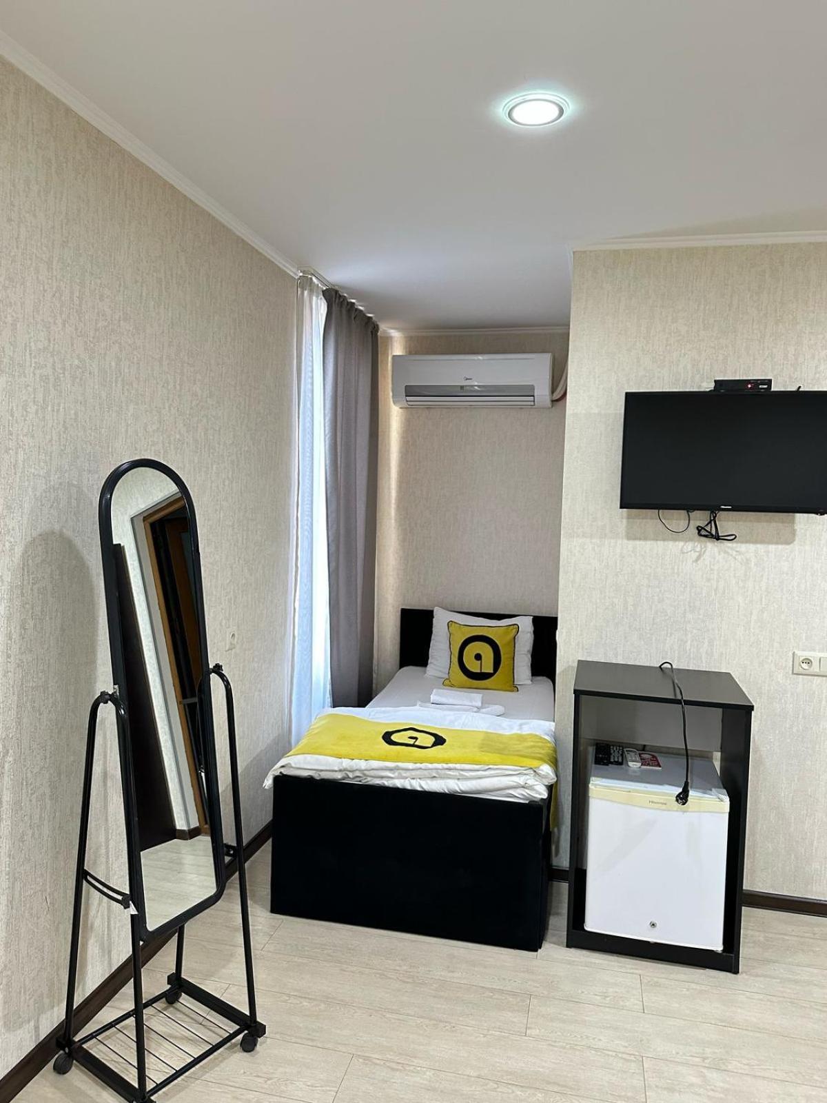 Aura Plaza Hotel Тбилиси Экстерьер фото