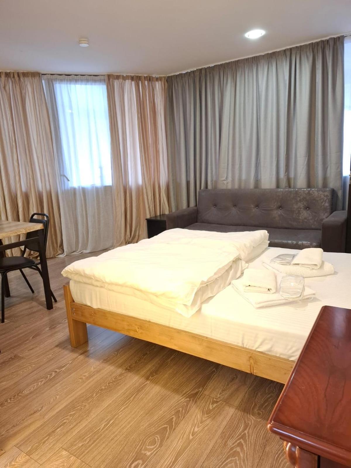 Aura Plaza Hotel Тбилиси Экстерьер фото